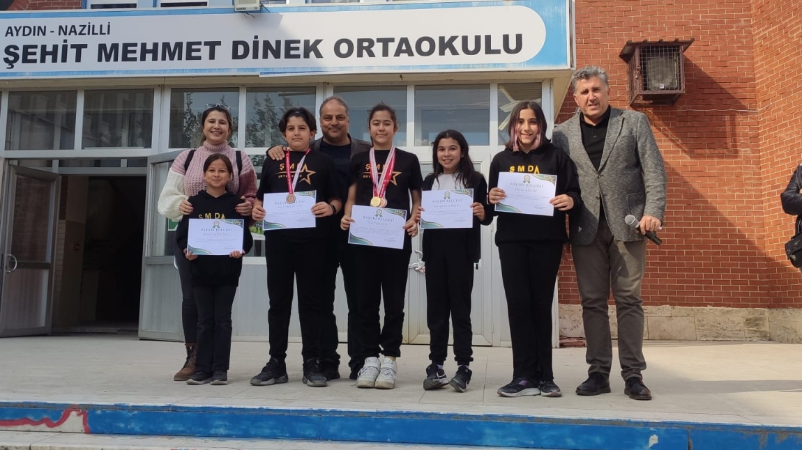 Yüzme yarışmalarında okulumuzu temsil eden öğrencilerimize başarı belgeleri verildi